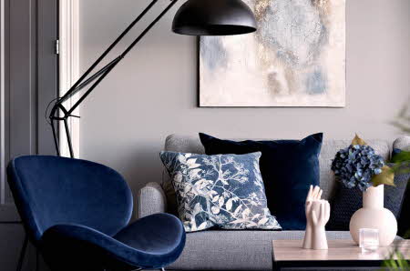 Stue med sofa og stol