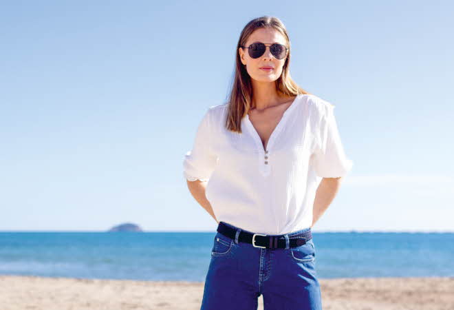 Dame med hvit Harper blouse