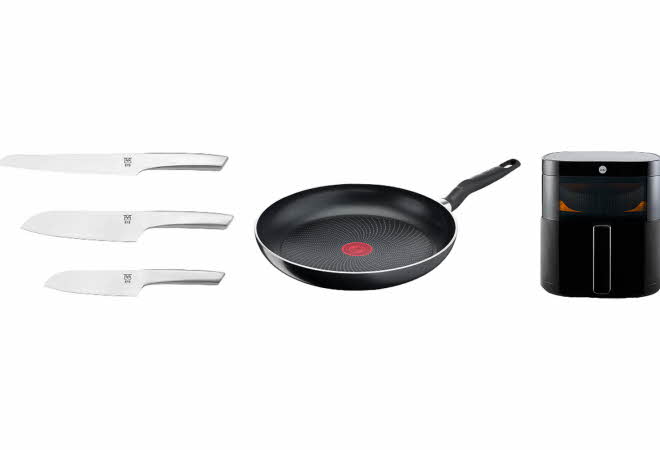 Tre kjøkkenkniver, en stekepanne og en airfryer