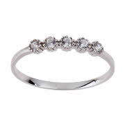 diamantring med 5 runde diamanter