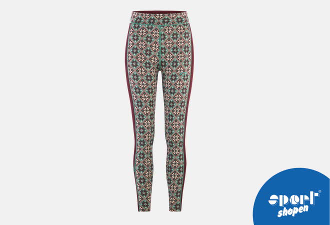 Mønstret tights i grønne og røde nyanser.