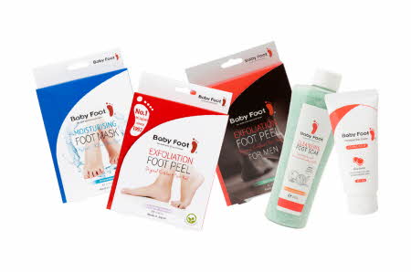 diverse pakninger med fotmaske og fotpleie produkter