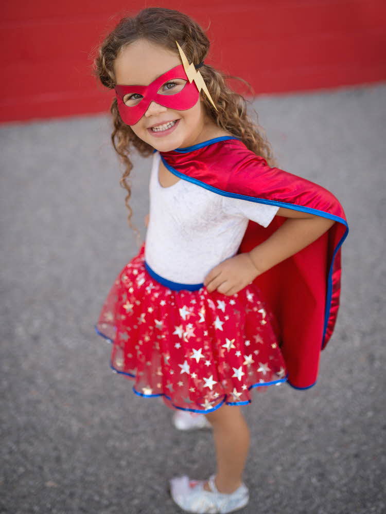 Barn kledd ut som superhelt