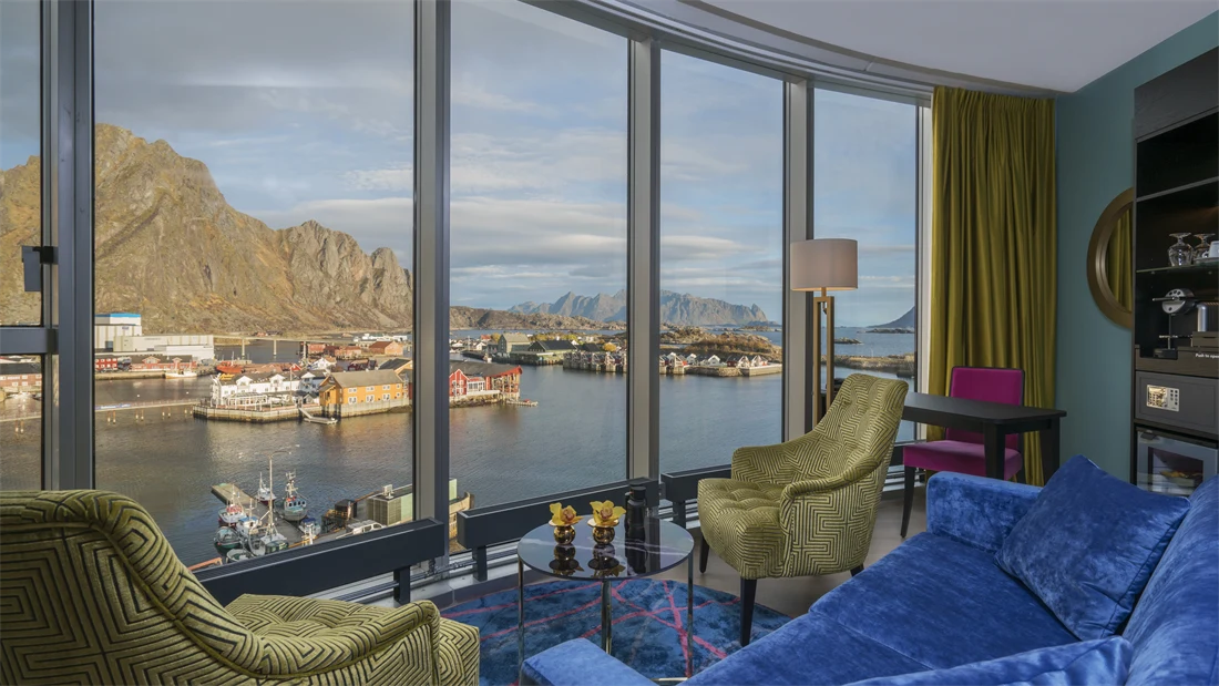 utsikt fra sittegruppe på buisness room på thon hotel lofoten i Svolvær