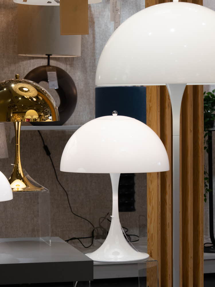 Hvit lampe bordlampe fra Christiania Belysning