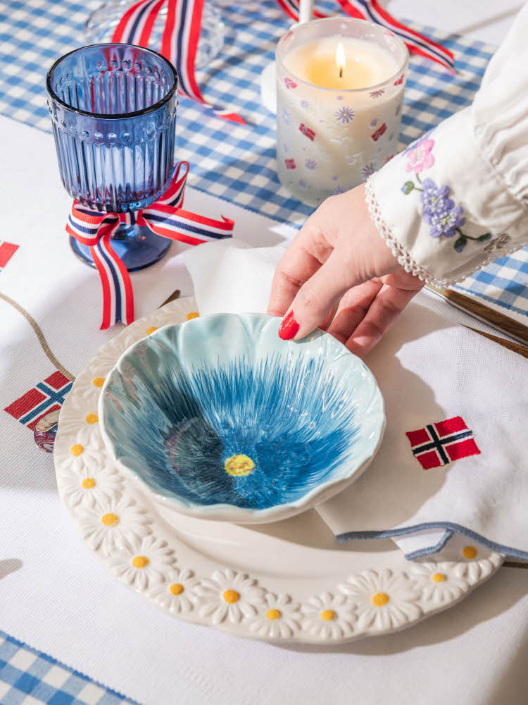 Tildekket bord til 17. mai