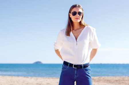 Dame med hvit Harper blouse