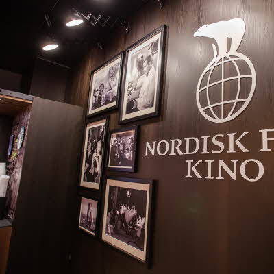 Nordisk Film kino logo på vegg