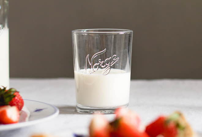 Ett Norgesglasset med melk.