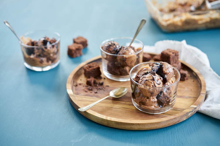 Sjokoladeis med brownies