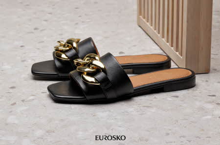 et par lave sorte sandaler med gull detalj