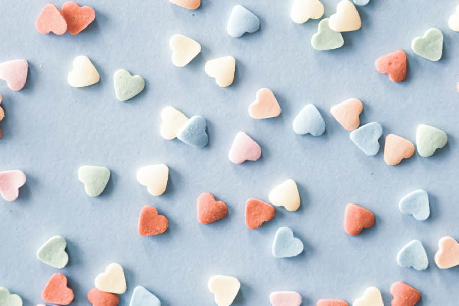 I februar er det både morsdag og Valentinesdag! Vi har mange gode tips til hvordan du vier litt ekstra oppmerksomhet til den du holder kjær.