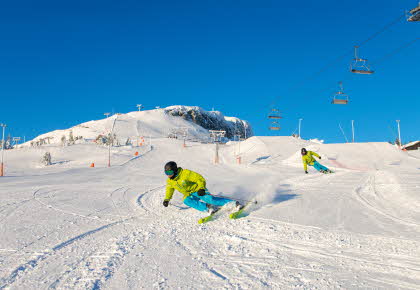 Alpinkjører i alpinbakken ved Thon Hotel Skeikampen