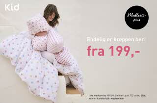 Mørkhåret jente holder mange lyse sengetøy