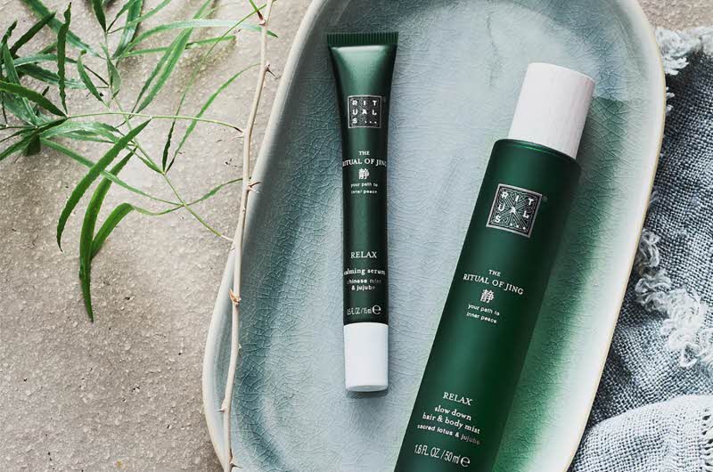 keramikk skål med rituals jin serum og krem