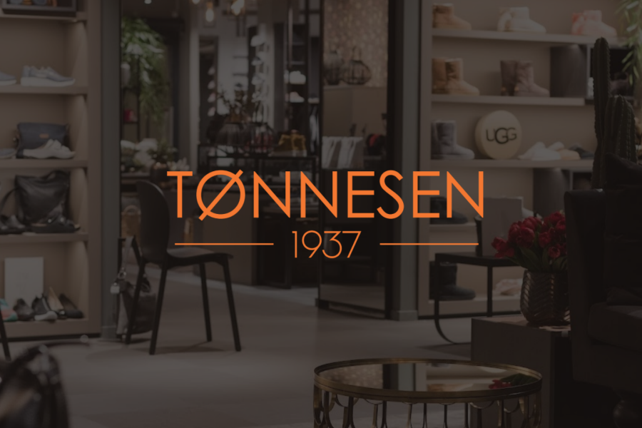 Butikkmiljø med Tønnesen 1937-logo foran