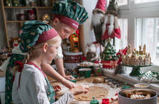 bilde av 2 barn som baker