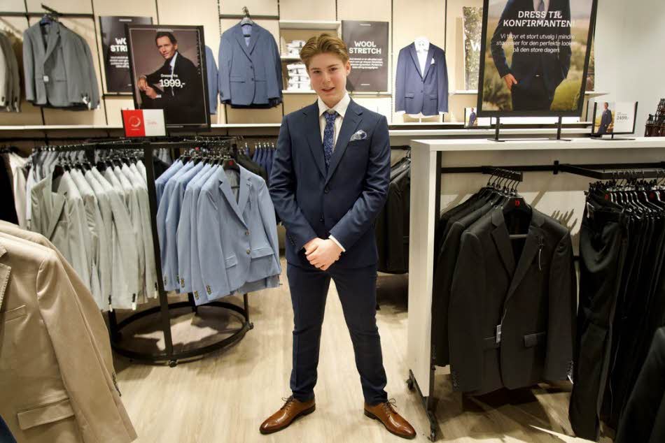 gutt i dress hos Dressmann