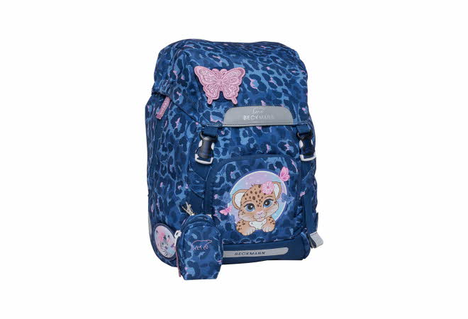 ryggsekk med leopard motiv i mørke blå med rosa sommerfugl og bilde av en leopard på sekken