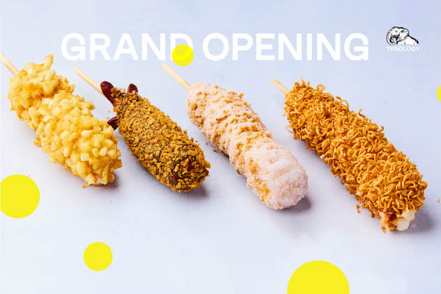 Corn dogs med teksten "Grand opening"
