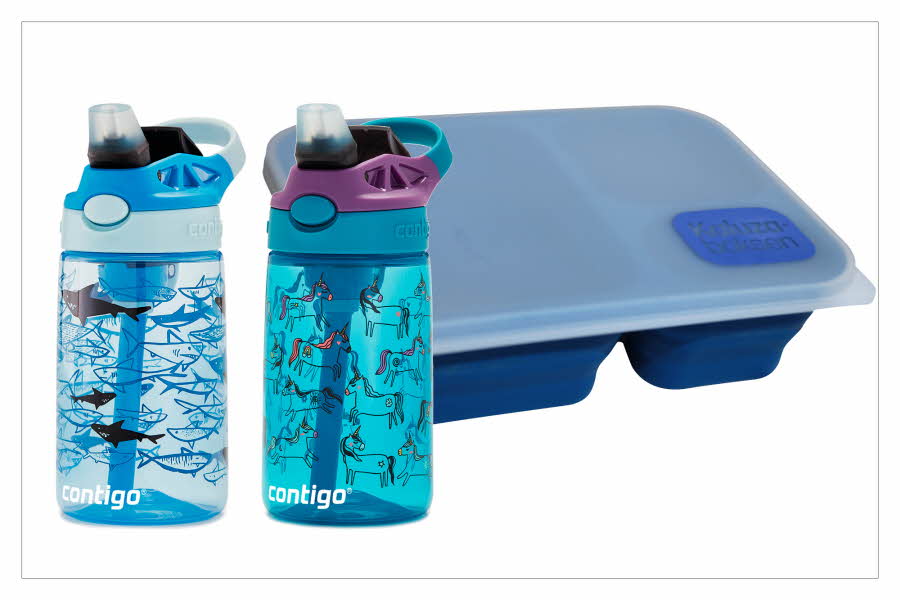 To blå vannflasker og en blå matboks til skolestart