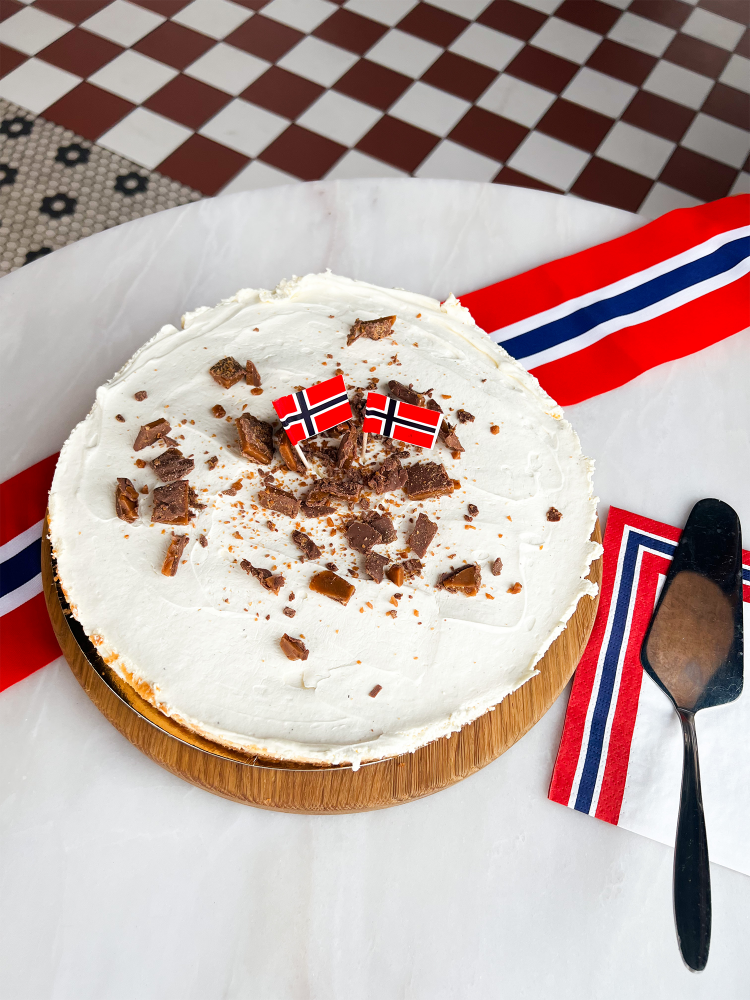 kake pyntet med flagg