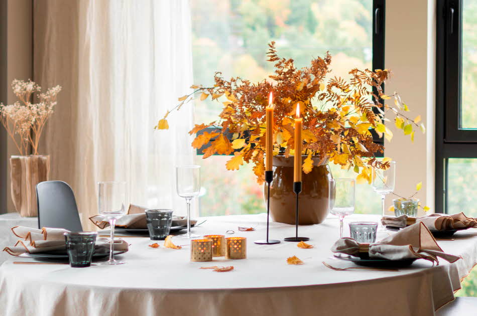 Tildekket bord til høsten