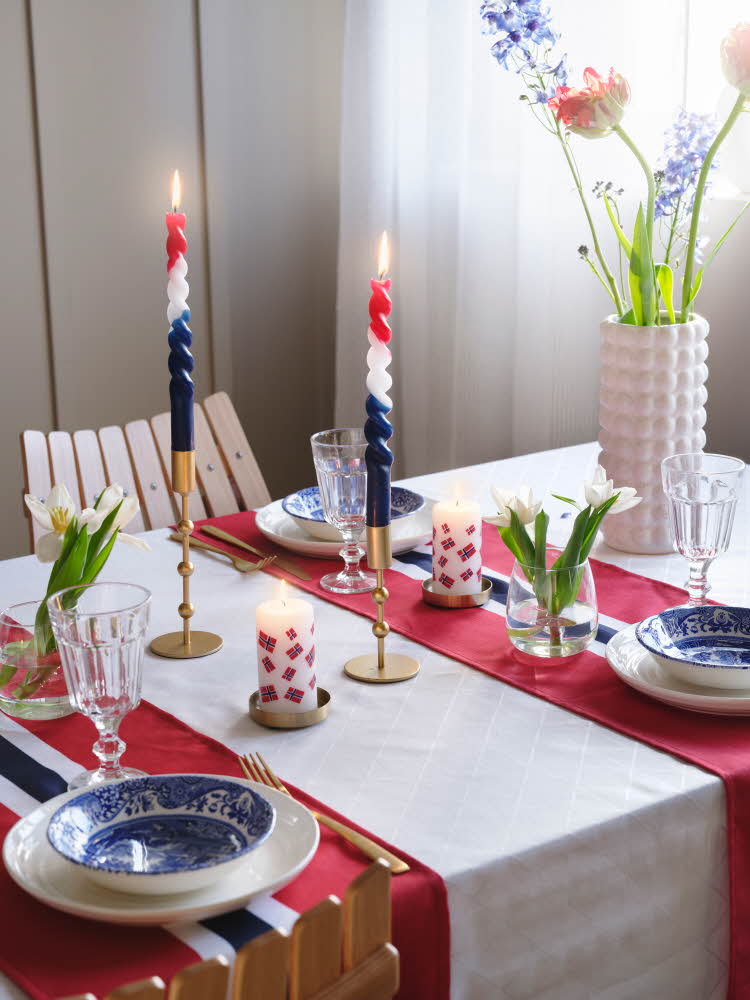 Tildekket bord til 17. mai
