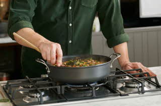 bilde av stekepanne med mat