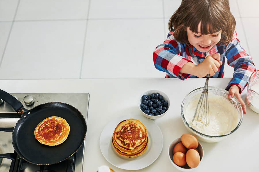 Du trenger ikke å bake en svær kake eller lage treretters middag for å imponere pappa på farsdagen. La deg inspirere av disse fem enkle oppskriftene.