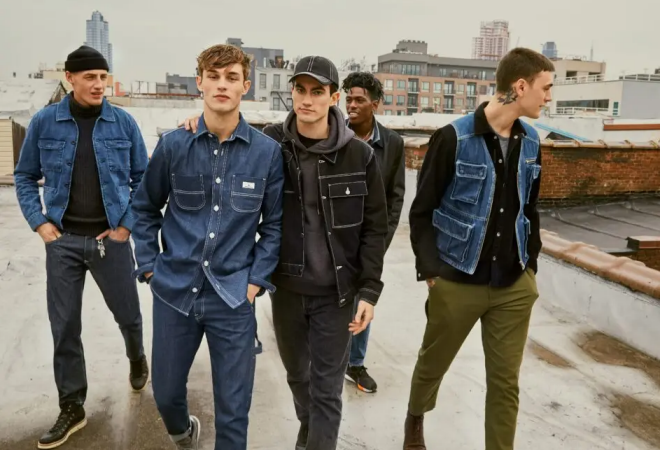 Fem menn iført klær fra Jack & Jones