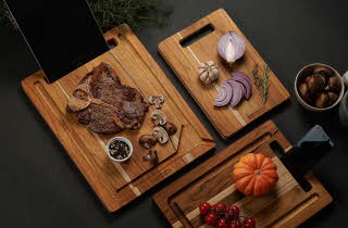 bilde av skjærebrett med mat på