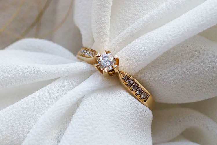 Gult gull diamantring