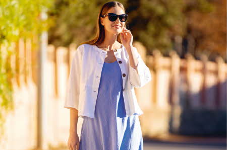 Dame med en hvit Louisa blazer