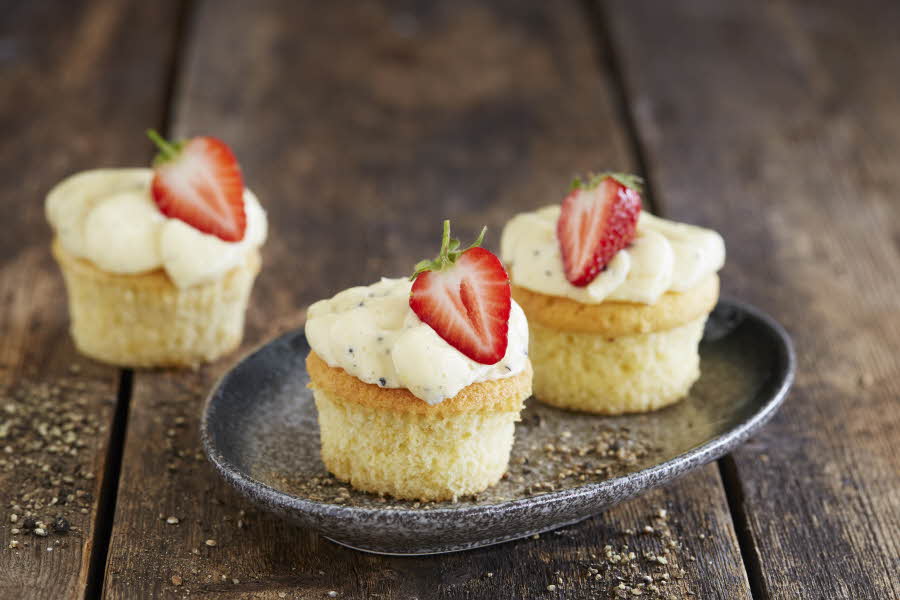 Med lite tårtdekorationer passar dessa läckra muffins utmärkt på en babyshower. 
