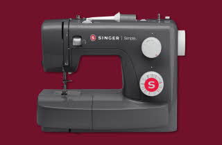 Singer Simple symaskin i grått.