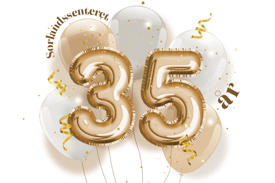 Et stort 35 tall i gull med ballonger rundt, tekst "Sørlandssenteret 35 år"