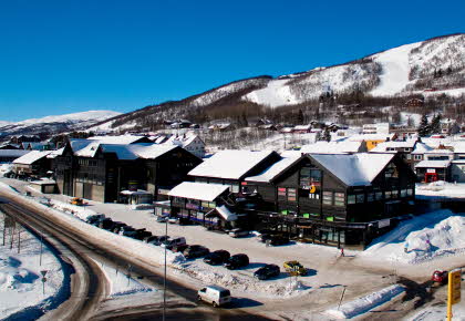 Fasadebilde av AMFI Geilo med snø dekke