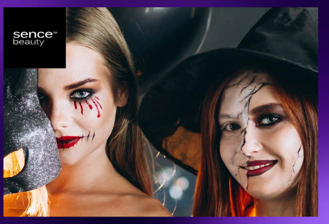To damer med Halloween-sminke og kostymer.