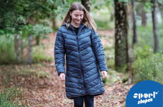 bilde av en dame i jakke fra sportsshoppen