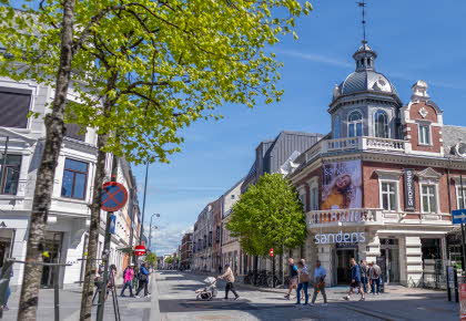 Fasadebilde av kjøpesenteret Sandens i Kristiansand.