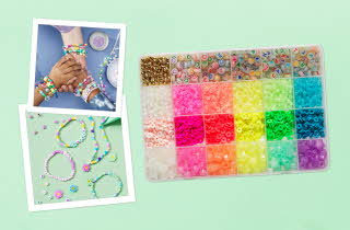 Et skrin med mange forskjellige perler, og to bilder av eksempler på armbånd og smykker man kan lage med perler