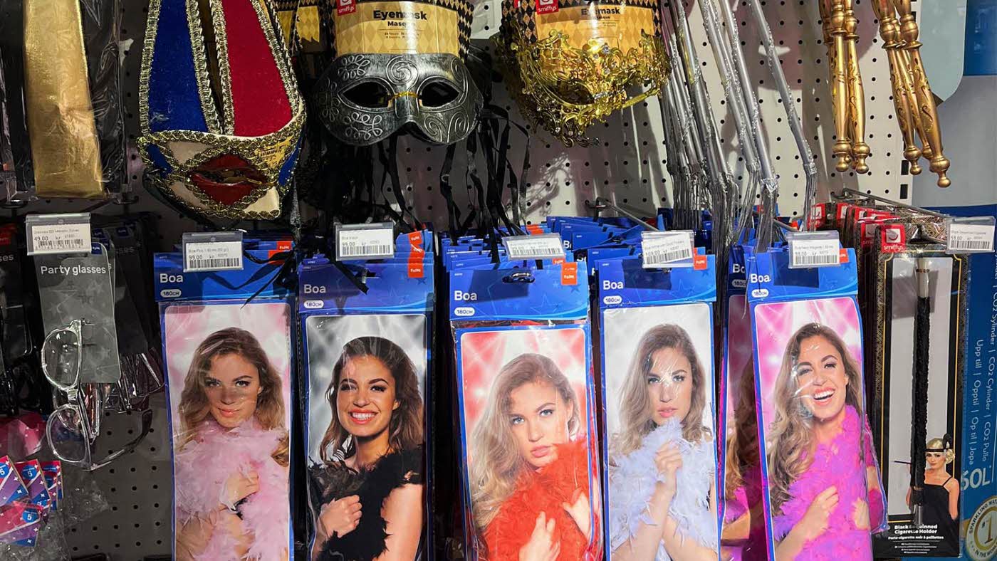 Ansiktsmasker utstilt i butikk