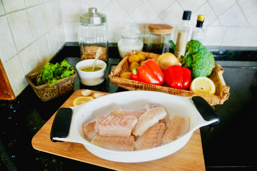 alle ingrediensene fremme på kjøkkenbenken