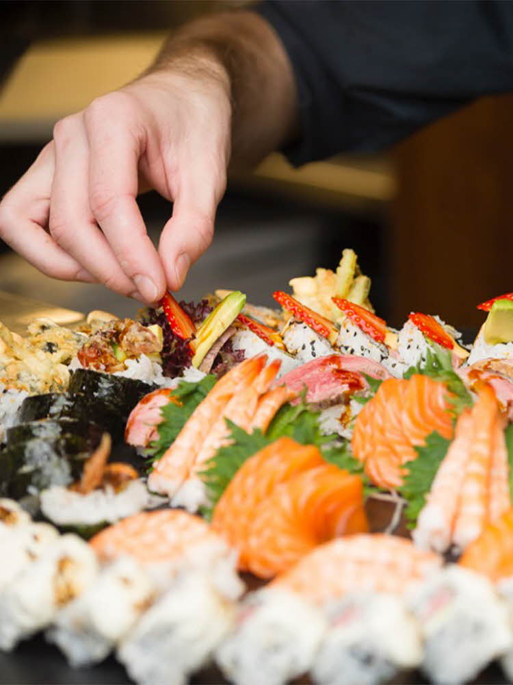 noen som danderer sushi