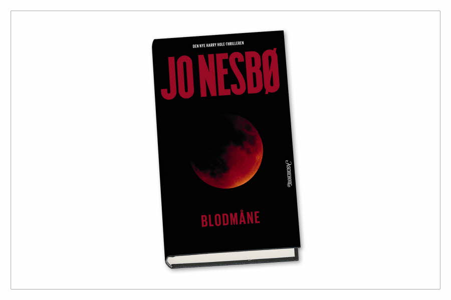 Sort bok med rød måne og tekst av Jo Nesbø - blodmåne