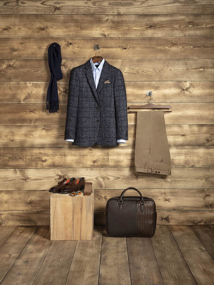 Dressantrekk som henger på en vegg