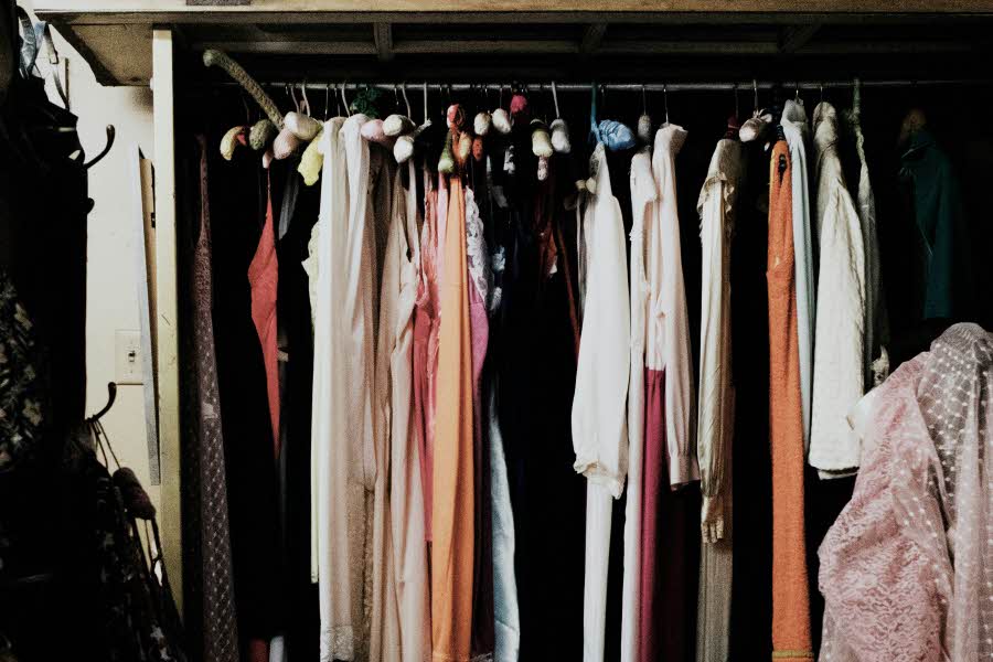 Stadig flere ønsker både en stilfull og miljøvennlig garderobe. Det er fullt mulig! Her er 5 tips til hvordan du kan gjøre garderoben din mer bærekraftig. 
