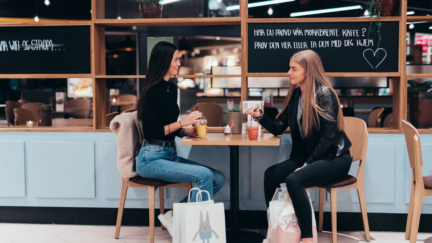 Jenter på cafe, Jordbærpikene