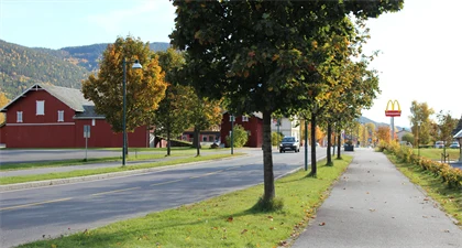 Bilveien ved Bjørneparken kjøpesenter